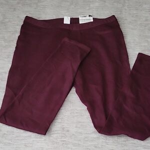 HUE Deep Red Leggings